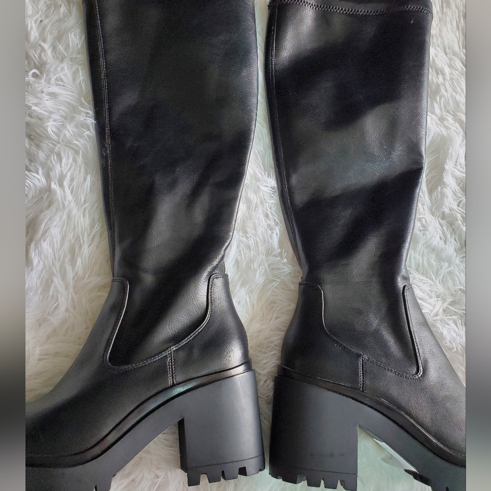 Aqua College Waterproof Boots size 5.5